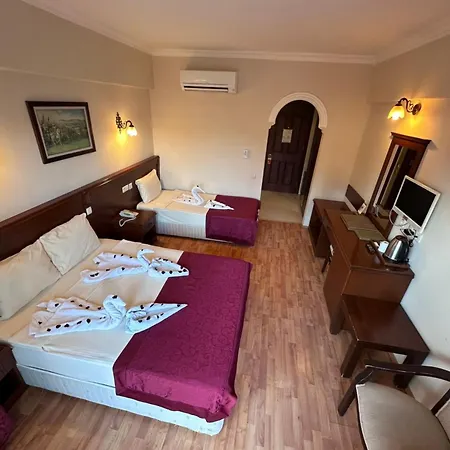 Astoria Park & Hotel 4*