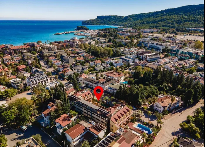 מלון Astoria Park & Concept 4*