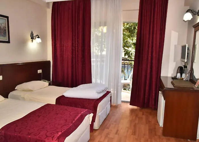 מלון Astoria Park & Concept 4*