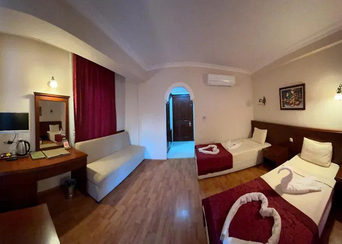 מלון Astoria Park & Concept 4*